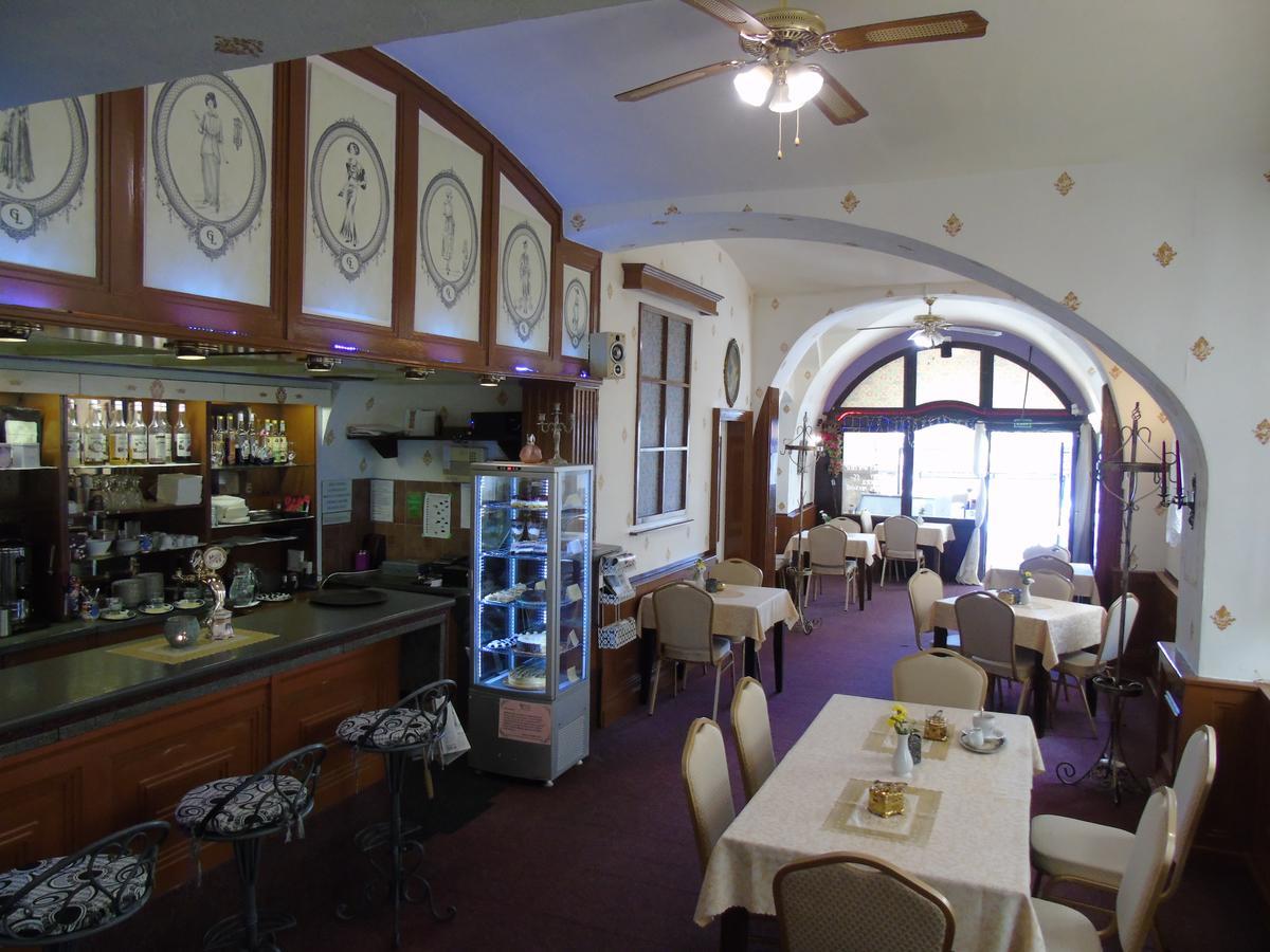 Gl Hotel Trutnov Ngoại thất bức ảnh